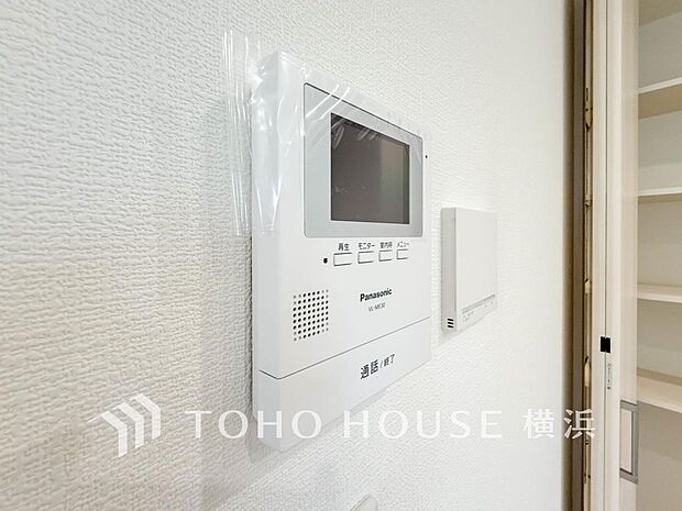 誰が来てもわかる様にモニター付きインターホンを設置。快適と安らぎを合わせた優しい設計。