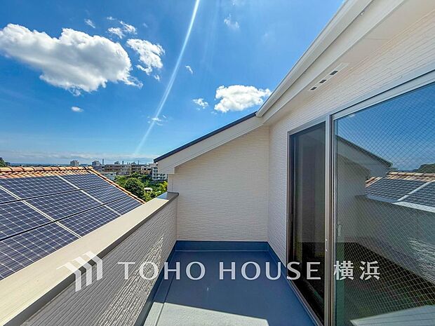 心地よい陽射しや暖かな風を楽しむことが出来るバルコニー。