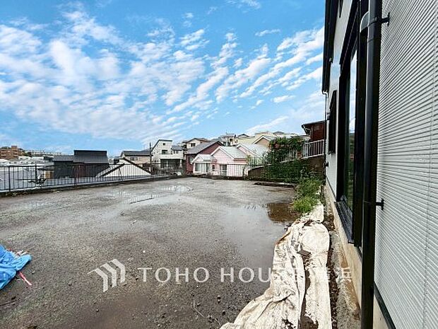 子育て環境、生活利便に優れた住環境に立地し、ゆとりある生活が送れます。(2025年8月撮影)