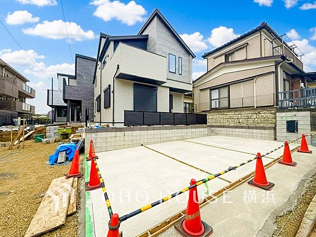 敷地内に駐車スペースがあると、日々の暮らしのをスムーズに運ぶ事が出来ます。（3号棟）