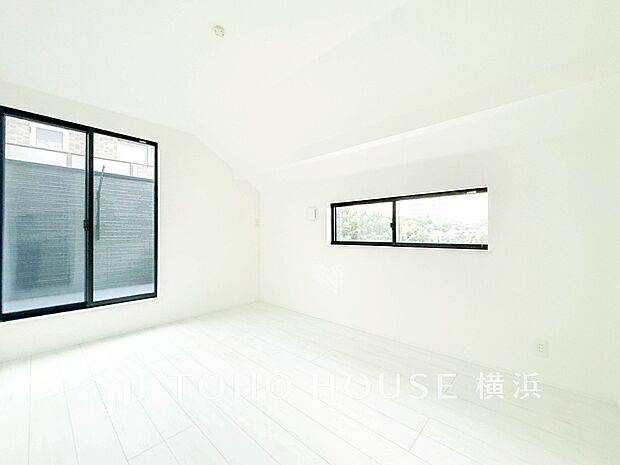 一日の疲れをいやしてくれる寝室。時を忘れて過ごす場所として過ごせるお部屋。(1号棟)