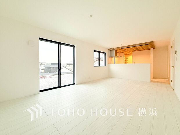 ここはみんなが集い、食事と楽しい会話が始まるスペース。(1号棟)