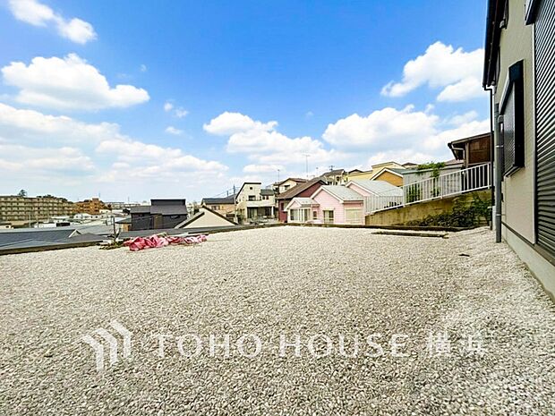 毎日の暮らしの中に癒しを与えてくれるお庭スペース。（1号棟）