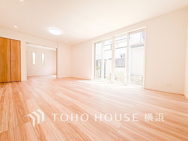 開放感あるリビングダイニング。ご家族とのんびりしたひと時を過ごせますね。