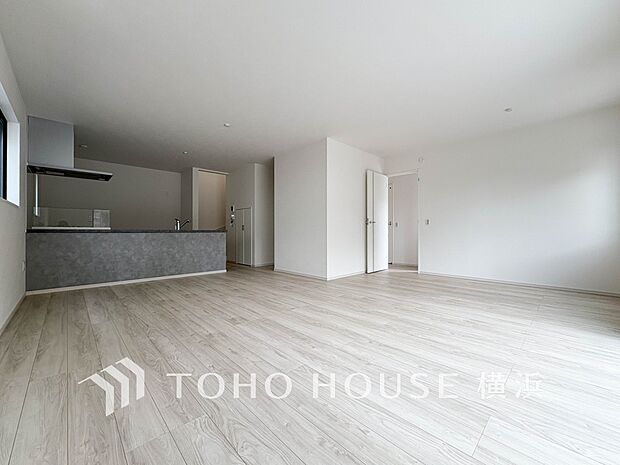 家族と過ごす時間を大切にしたい方にぴったりの明るくゆとりある住空間です。