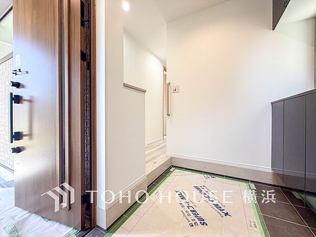 デザイン性の高いエントランスは、住む方のプライドを満たすクオリティ。