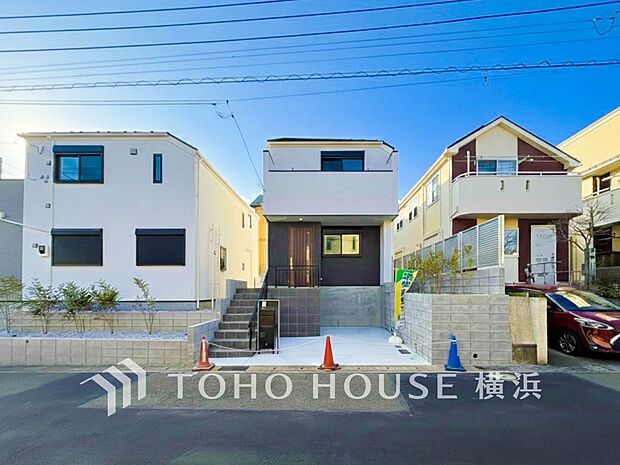 お住まいの顔となる玄関。住まう方のプライドを満たすクオリティを備えています。 