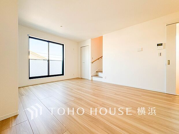 あたたかい日差しがたっぷり降り注ぐLDKは自然と家族の顔があかるい笑顔に。