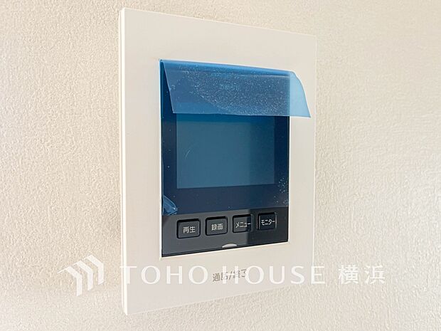 誰が来てもわかる様にモニター付きインターホンを設置。快適と安らぎを合わせた優しい設計。
