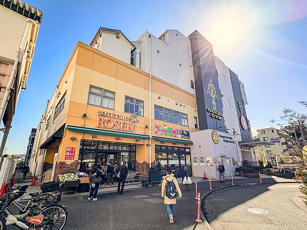 そうてつローゼン上星川店　1100m　朝早くから夜遅くまで営業していて便利なスーパー。駅前なのでお出かけや仕事帰りでも立ち寄れますね。 