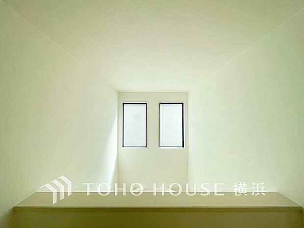 吹き抜け。こだわりの室内には至福のシーンが繰り広げられます。