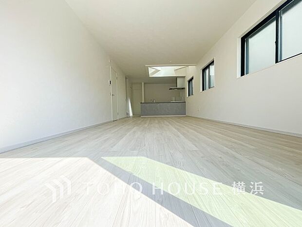 話に夢中になりすぎて、ついつい時を忘れてしまう。そんな束の間の幸せを感じさせてくれる場所。