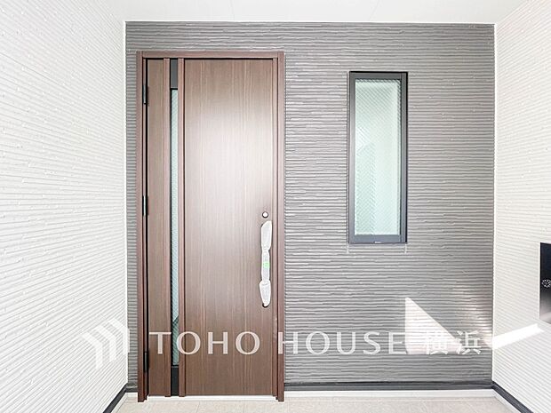 お住まいの顔となる玄関。住まう方のプライドを満たすクオリティを備えています。 