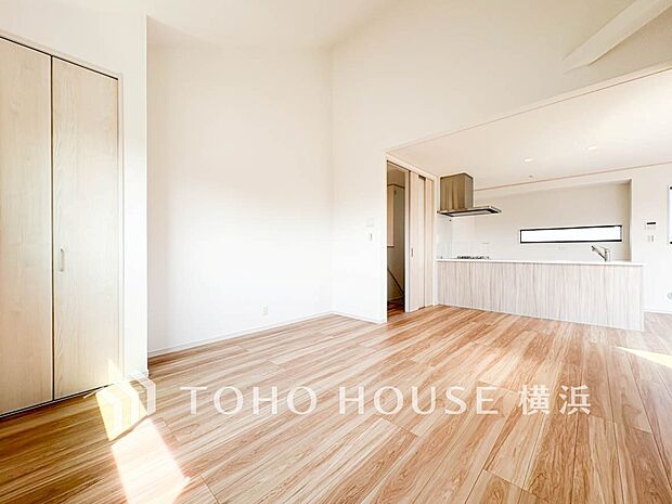 家族と過ごす時間を大切にしたい方にぴったりの明るくゆとりある住空間です。