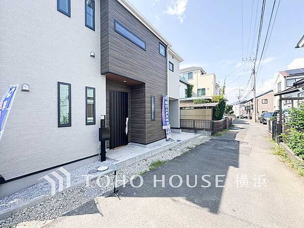 忙しく過ぎゆく日常を置き去るほど、ゆったりした時間が流れる住環境。(2025年4月撮影)