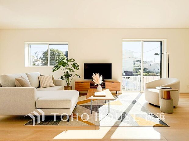 寛ぎとコミュニケーションを育む居心地のよい場所。（家具・装飾品はAI加工です）