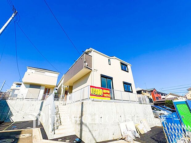 時代の流れに惑わされないシックなカラートーンで街並みに溶け込む外観。