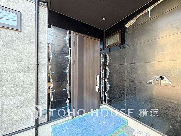 お住まいの顔となる玄関。住まう方のプライドを満たすクオリティを備えています。