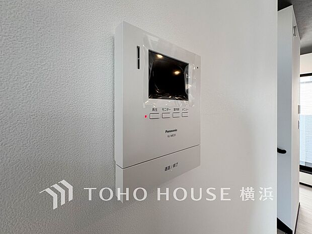 誰が来てもわかる様にモニター付きインターホンを設置。快適と安らぎを合わせた優しい設計。 