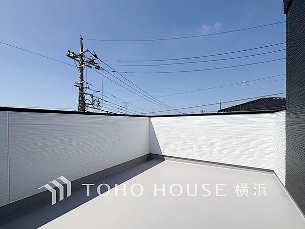 開放感溢れるルーフバルコニー。