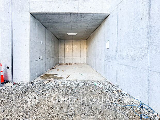 十分な広さのカースペースは、お車2台分の広さがあります。