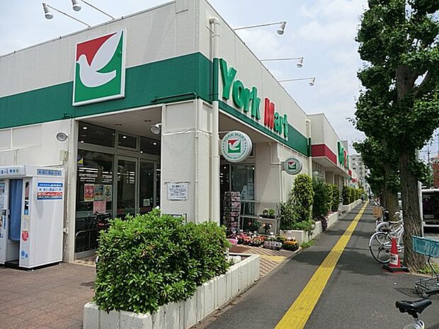 ヨークマート 富士見店　1500m　9時〜22時営業。毎日の暮らしを彩る食料品が品揃え豊富に揃います。 