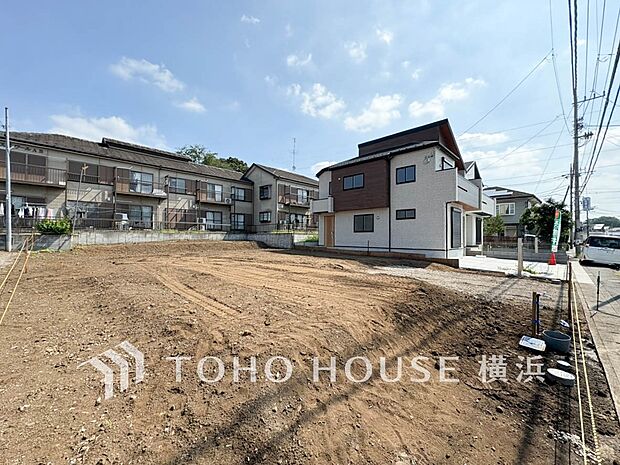 暖かな陽光と爽やかな風がハーモニーを奏でる上質な空間を愉しむ暮らし。(2025年8月撮影)