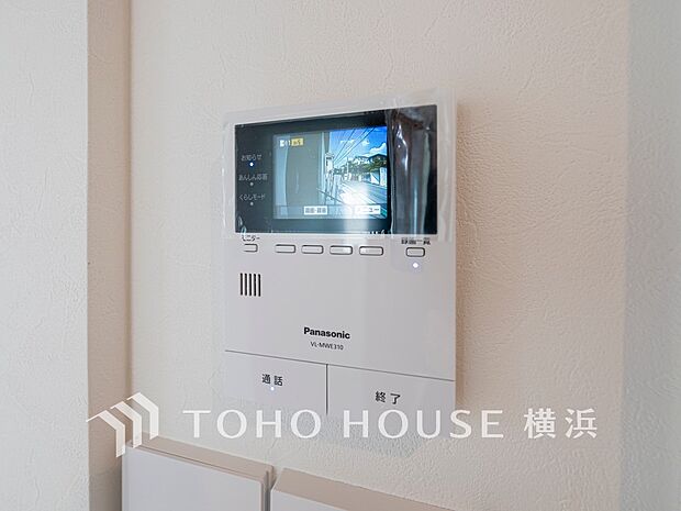 誰が来てもわかる様にモニター付きインターホンを設置。快適と安らぎを合わせた優しい設計。 