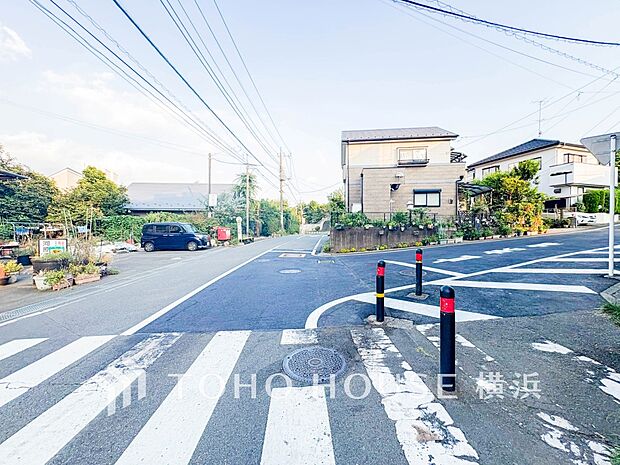 暖かな陽光と爽やかな風がハーモニーを奏でる上質な空間を愉しむ暮らし。（2025年8月撮影）