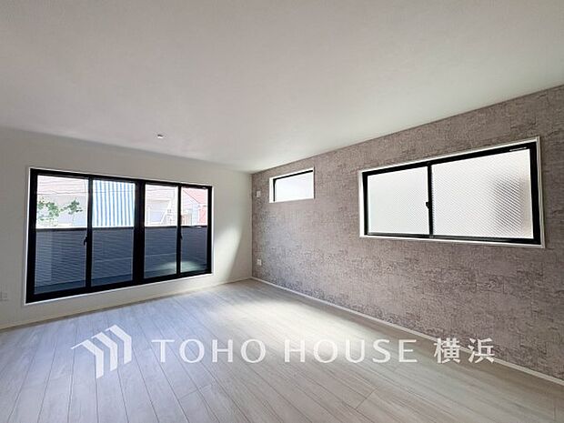 光と風があふれる開放的なリビングダイニングには自然と家族みんなが集まってきます。