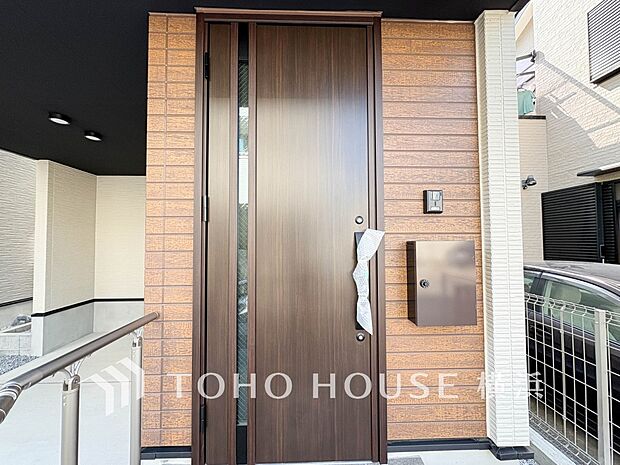 デザイン性の高いエントランスは、住む方のプライドを満たすクオリティ。