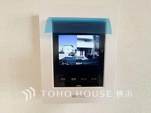 誰が来てもわかる様にモニター付きインターホンを設置。快適と安らぎを合わせた優しい設計。