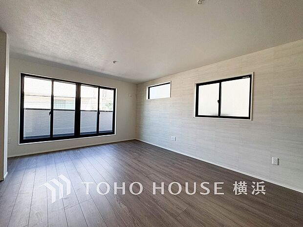 忙しい朝でも、しっかり家族が揃って食事をして頂けるゆとりある大きさのダイニングスペース。