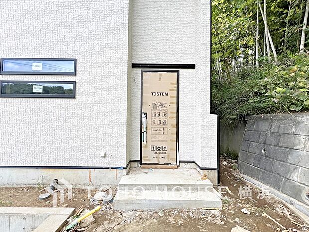 帰宅されるご家族や訪れる方を優しく迎え、安らぎに満ちた生活空間を予感させてくれます。