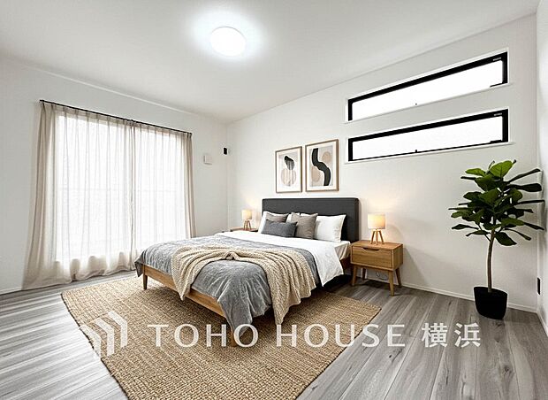 通風・採光にも優れ、プライベートな自分時間を快適に過ごせるお部屋。（家具・装飾品はAI加工です）