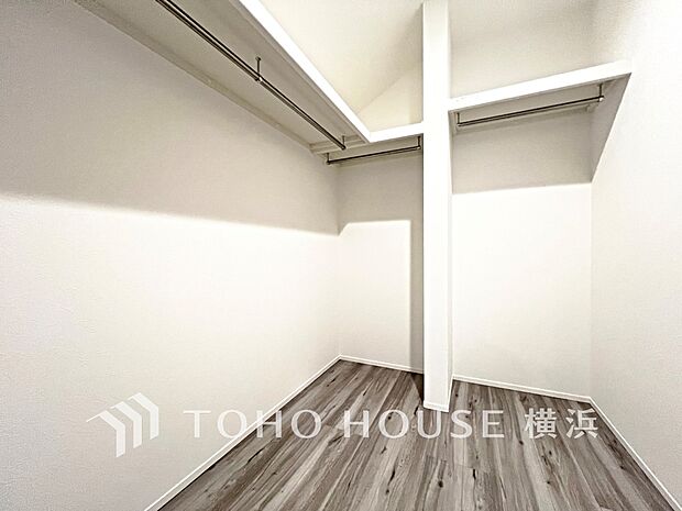 ウォークインクローゼットは家族みんなの衣類が収納できるよう広めに設計。