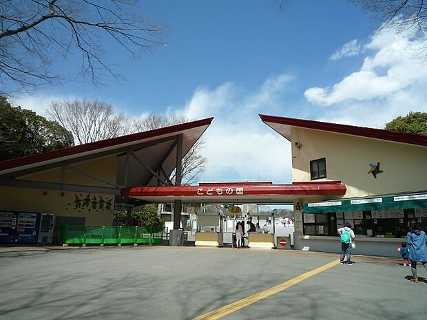 こどもの国 1200m 横浜市青葉区と東京都町田市にまたがる、多摩丘陵の自然を生かした100万平方メートルもの広大な遊び場。