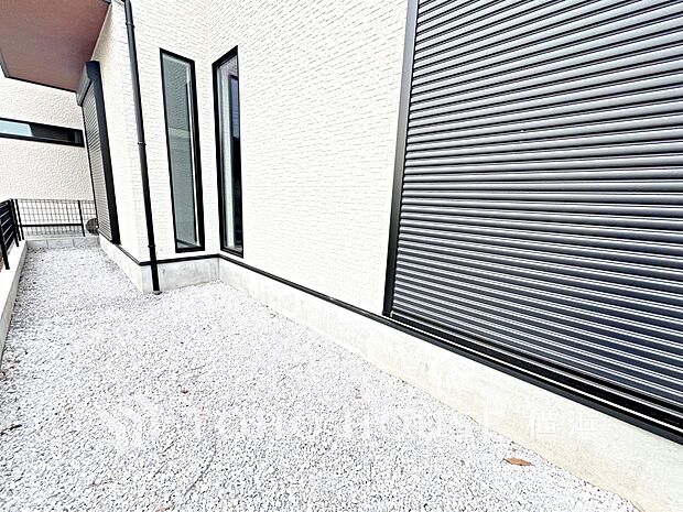 ガーデニングで色とりどりの草花を綺麗に飾ればより一層華やかな空間になります。