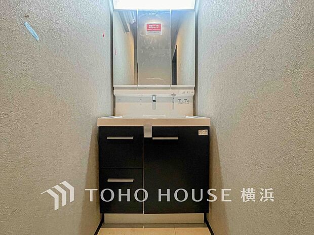 一日の始まりと終わりを心地よく演出してくれる、多彩な機能が備えられたパウダールーム。（B棟）