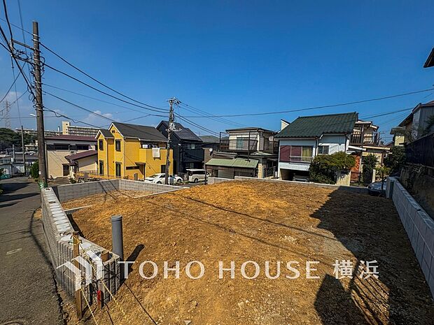 暖かな陽光と爽やかな風がハーモニーを奏でる上質な空間を愉しむ暮らし。（2025年8月撮影）