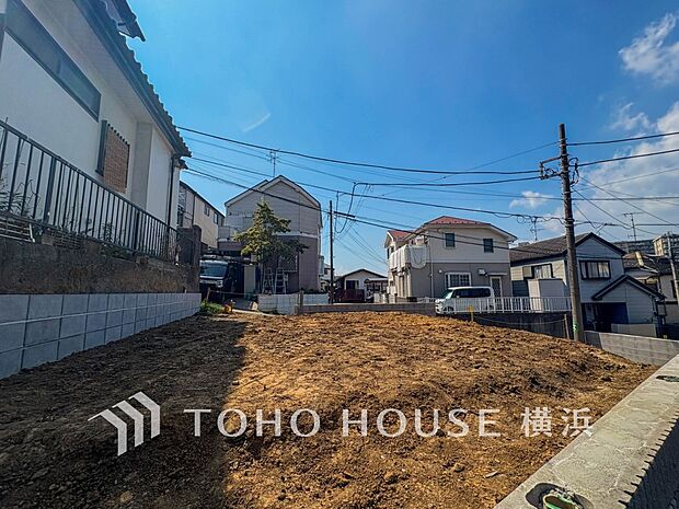 表現された空間は豊かな光と風を纏い、暮らしの時間を豊かにしてくれます。（2025年8月撮影）