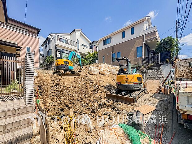 敷地内に駐車スペースがあると、日々の暮らしのをスムーズに運ぶ事が出来ます。(2025年8月撮影)