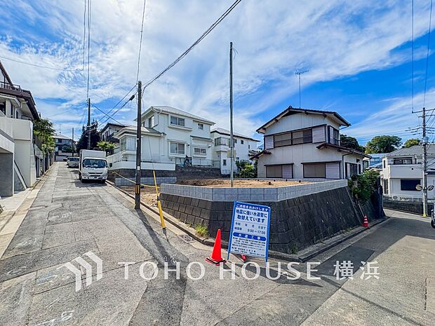 表現された空間は豊かな光と風を纏い、暮らしの時間を豊かにしてくれます。（2025年9月撮影）