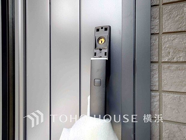 【カザスキー】 ピッキングをすることができないだけでなく、鍵を複製されるおそれもないため、防犯性に優れています。