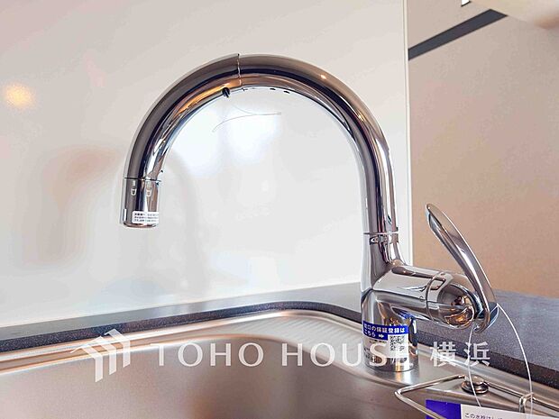 【浄水器】 シャワーヘッド内に内蔵されたカートリッジがカルキ・溶解性鉛・農薬・カビ臭などの不純物を低減。