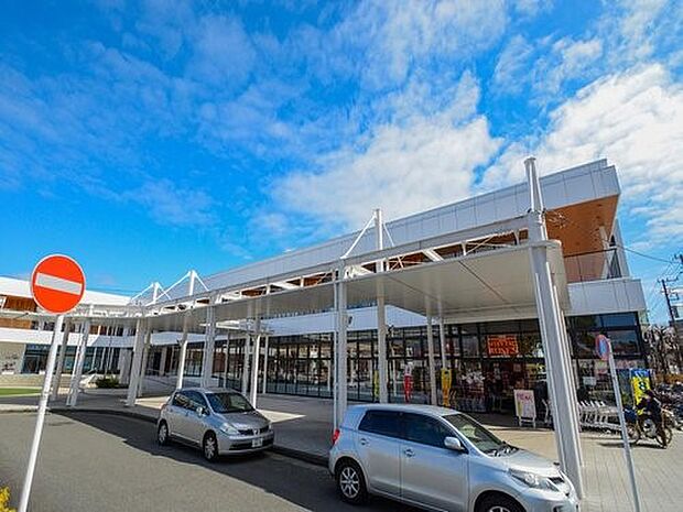 そうてつローゼン弥生台駅前店　1200m　毎日の食卓を飾る新鮮な食料品が揃います。無料で即日発行のウェルカムカードでお得にお買い物を。 