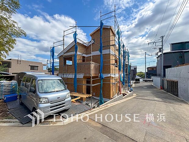 敷地内に駐車スペースがあると、日々の暮らしのをスムーズに運ぶ事が出来ます。（2025年10月撮影）