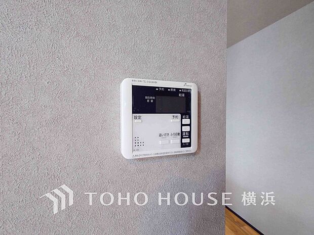 【オートバス】 お風呂場と台所に操作リモコンがありお料理の最中でもボタン一つで簡単に沸かせて便利ですね。