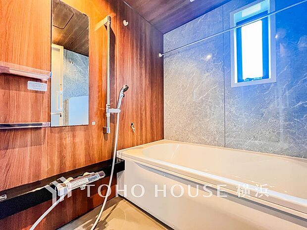 大空と眺望を心ゆくまで楽しめます。広々としたオープンエア空間が開放感あふれる毎日を演出。（2号棟）