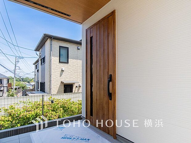 デザイン性の高いエントランスは、住む方のプライドを満たすクオリティ。